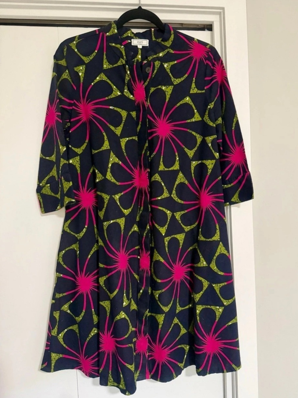 Zuri Plumeria Shirt Dress Abstract Print Midi Black & Pink